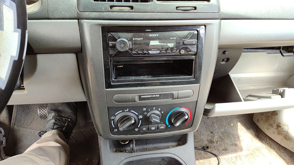 2005-2010 Chevy Cobalt Trim Bezel Around Radio Surround Dash Panel Oem Gray 14C