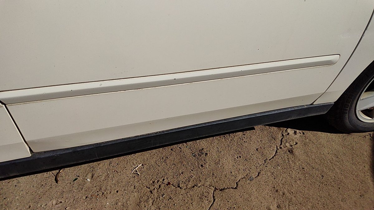 04-08 New Style Malibu Passenger Right Front Moulding From Door Trim White 40U