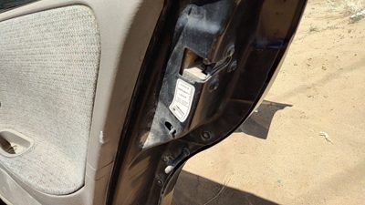 96-99 Saturn Sl1 Passenger Right Rear Door Latch With Rods/Cables Oem Back