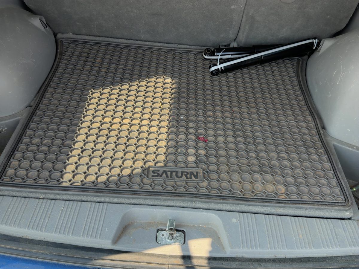 2005 Saturn Vue Cargo Cover