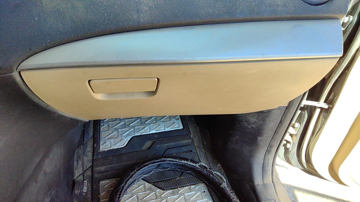 2010 Mazda 3 Glove Box Assembly Complete Door With Latch Oem Bt2 Dune Tan