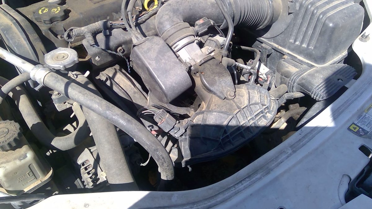 03-06 Stratus Intake Manifold Throttle Body Fuel Injector Rail Complete 2.4L