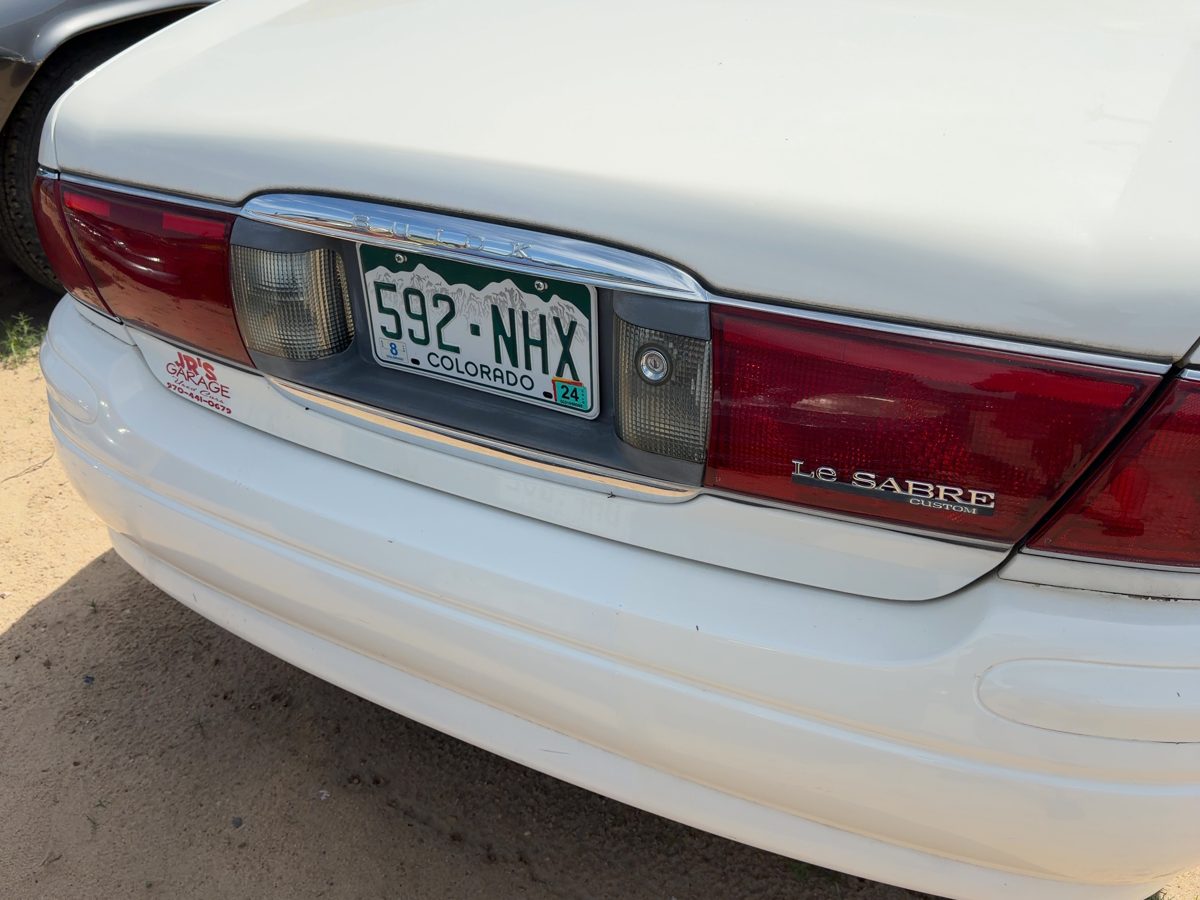 2005 Buick Lesabre Center Tail Light Oem Middle Brake Lamp Lid Mounted