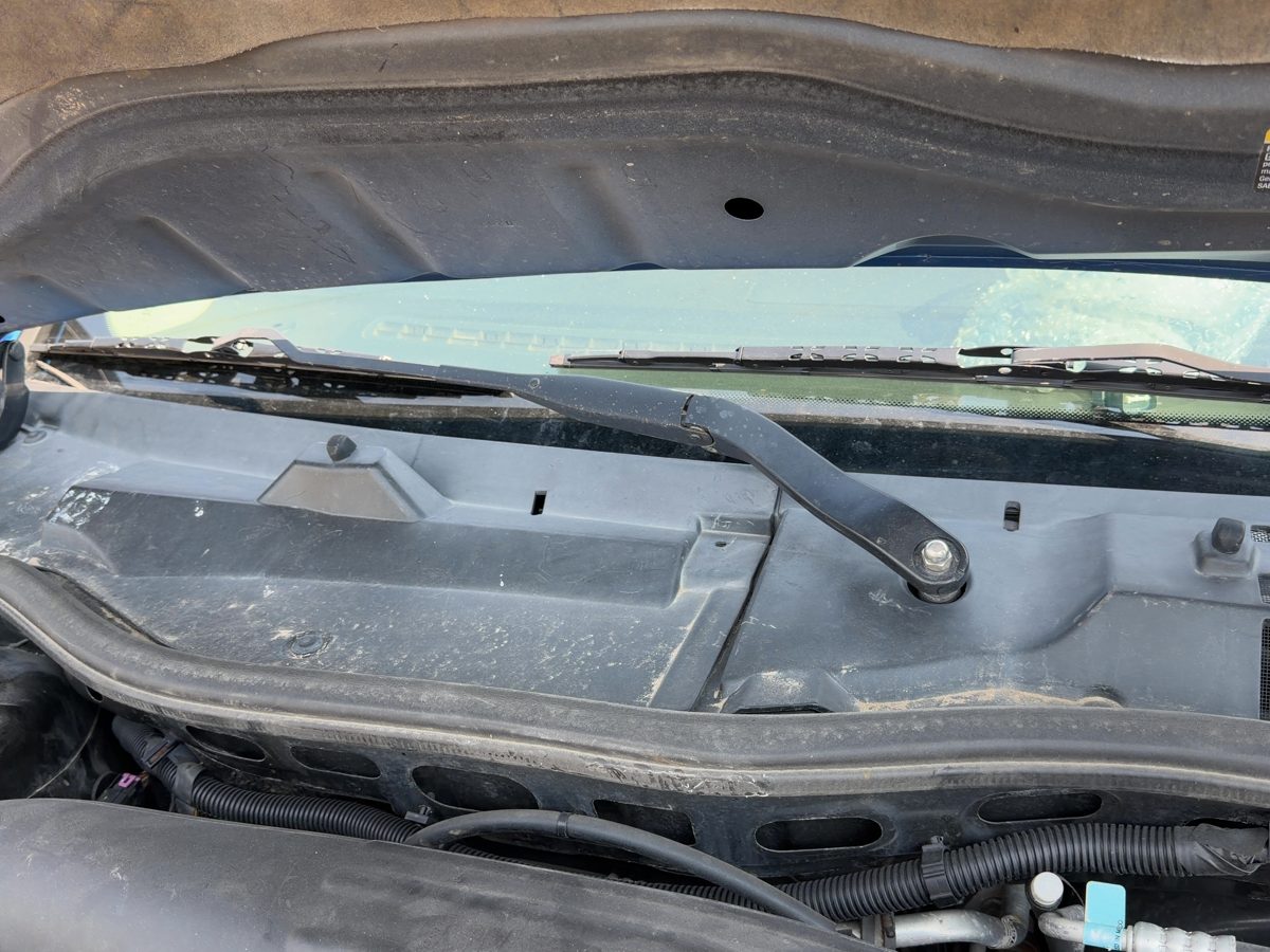 2005 Saturn Vue Wiper Arm