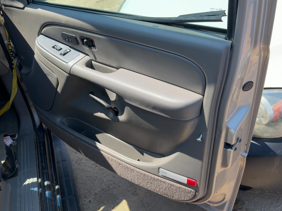 2005 Suburban 1500 Front Door Trim Panel