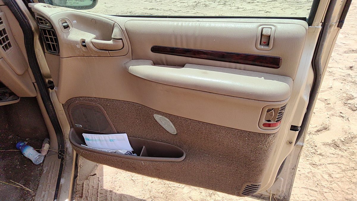 00 Town & Country Passenger Right Front Door Trim Panel With Switches Tan