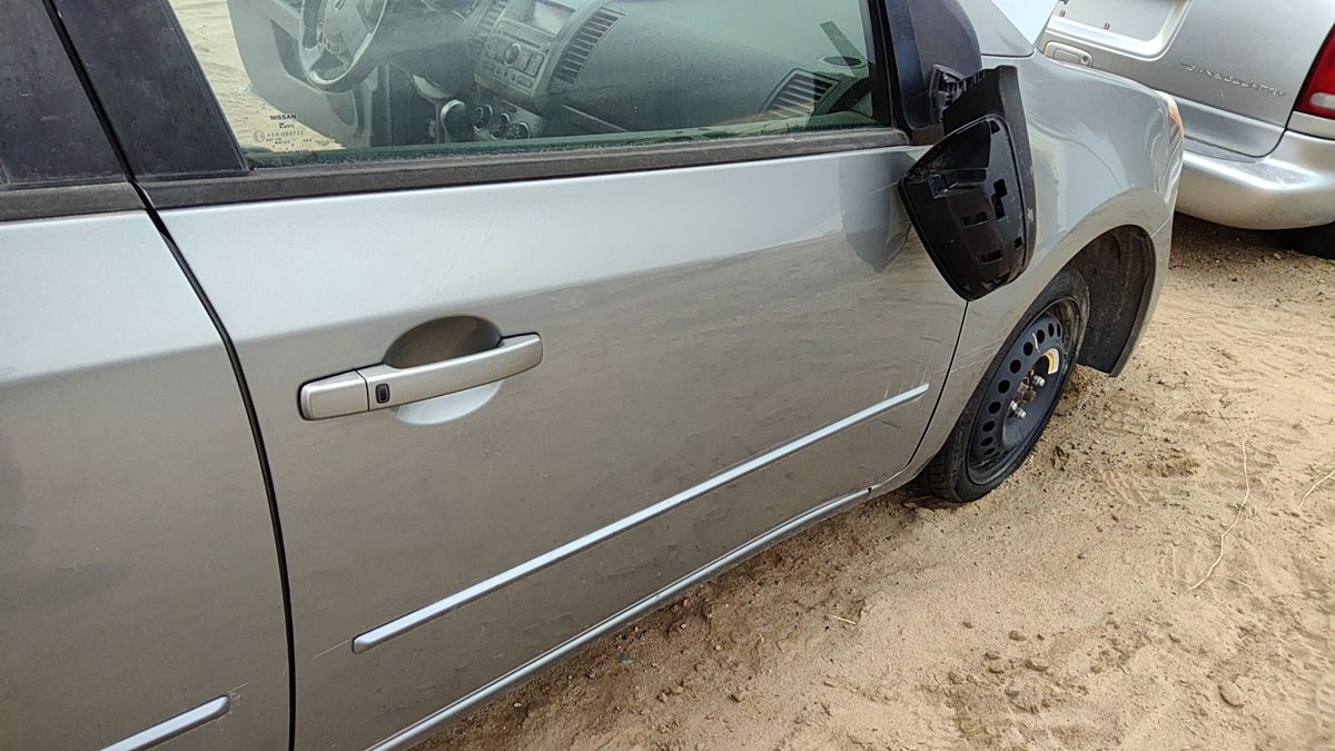 2008 Nissan Sentra Front Door