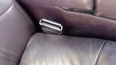 93 Cadillac Fleetwood Passenger Right Front Seat Belt Buckle Receiver Maroon