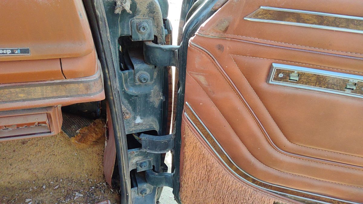 1984-1991 Jeep Grand Wagoneer Passenger Right Upper Lower Door Hinge Pair Set