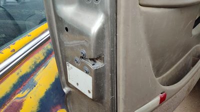 1999-2007 Chevy Silverado 2500 Driver Left Front Door Latch With Rods/Cables Oem
