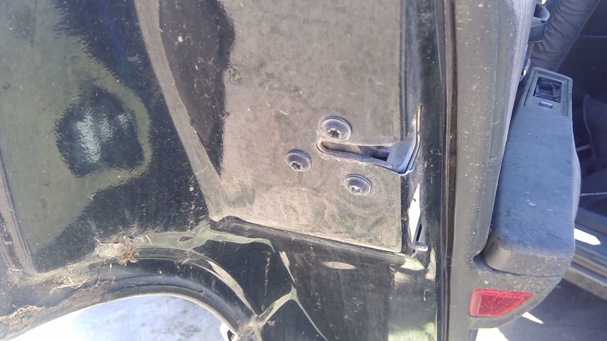 91-96 Buick Park Ave Driver Left Rear Door Latch With Rods/Cables Assembly Back
