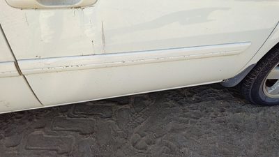 05-07 Caravan Passenger Right Front Moulding From Door Trim Strip White Pw1