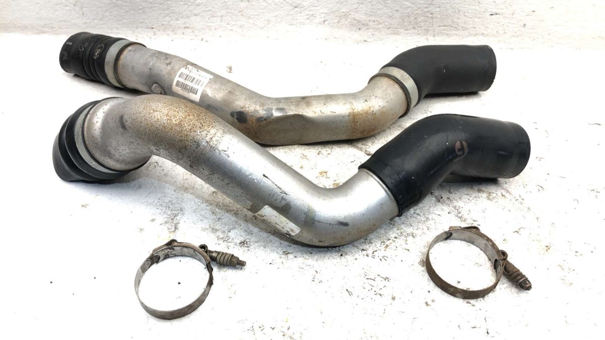 16 Ram 4500 Intercooler Pipe Pair Set Oem 6.7L Rubber Hose Damage 52014735Ab