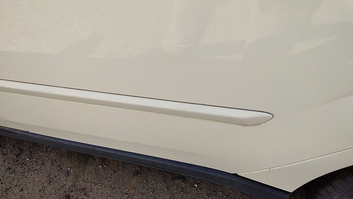 04-08 New Style Malibu Driver Left Rear Moulding From Door Back Trim White 40U