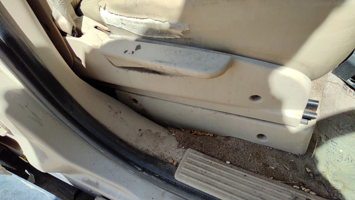 2007-2009 Suzuki Grand Vitara Xl-7 Passenger Right Side Seat Trim Panel Oem Tan