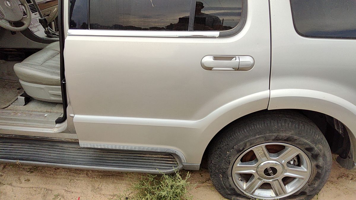 2003 Lincoln Aviator Rear Door