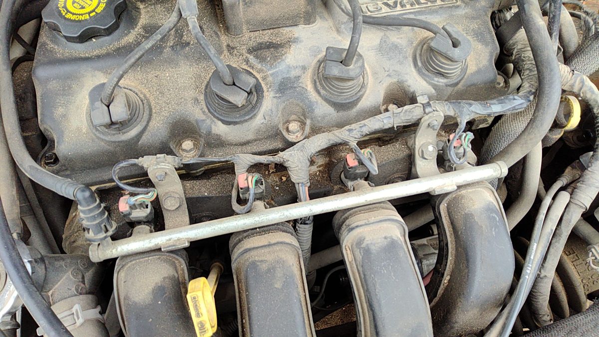 2004 Dodge Neon Complete Fuel Rail With Injectors Set Loaded Oem 2.0L 04891573Aa