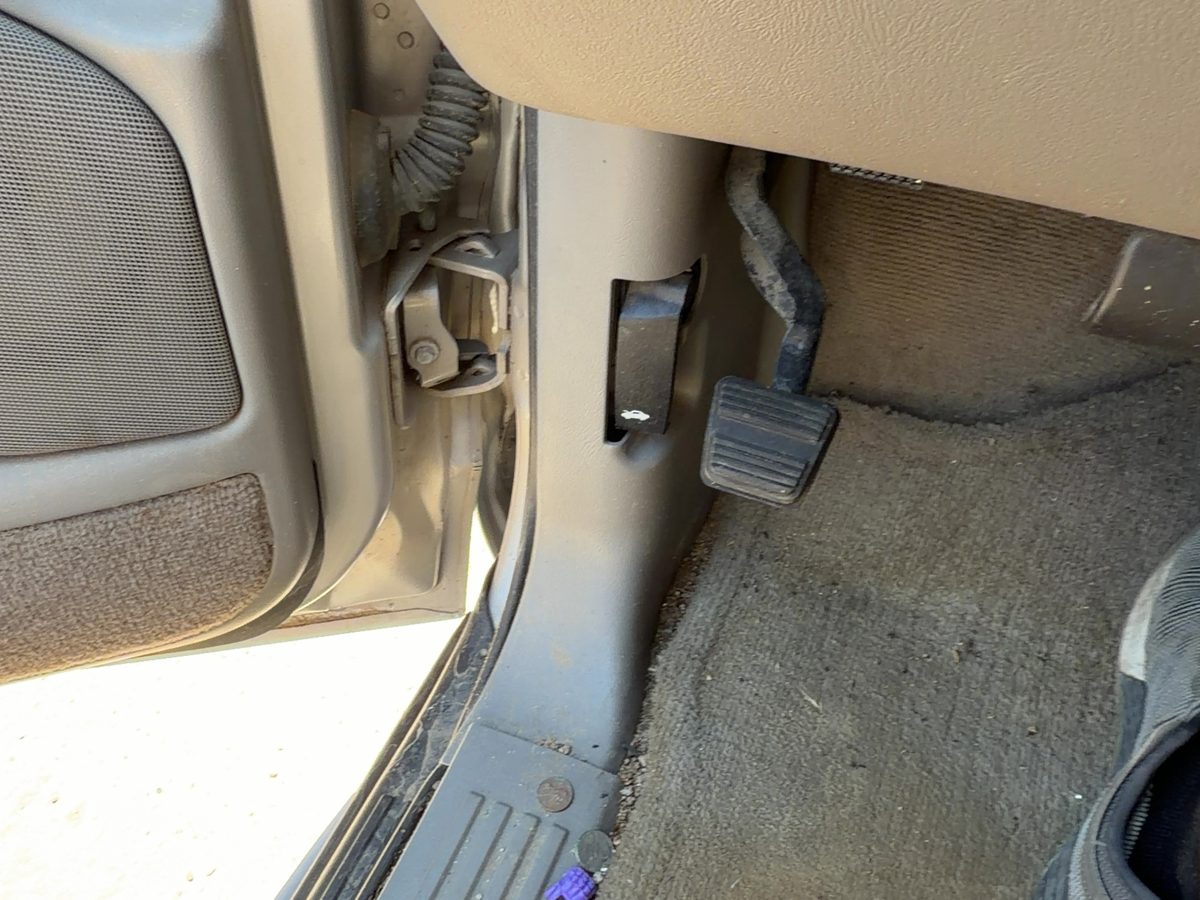 2005 Suburban 1500 Kick Panel