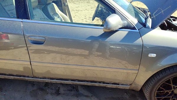 2002 Audi A6 Front Door RH Gold — photo 1