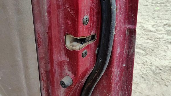 1997-2002 Ford Escort Passenger Right Front Door Latch With Rods/Cables Oem — photo 1