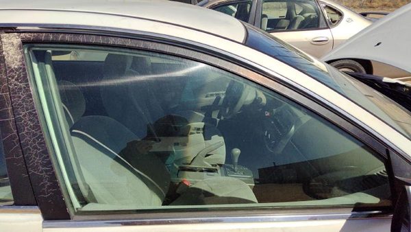 2002-2006 Nissan Altima Passenger Right Front Side Window Door Glass Oem — photo 1