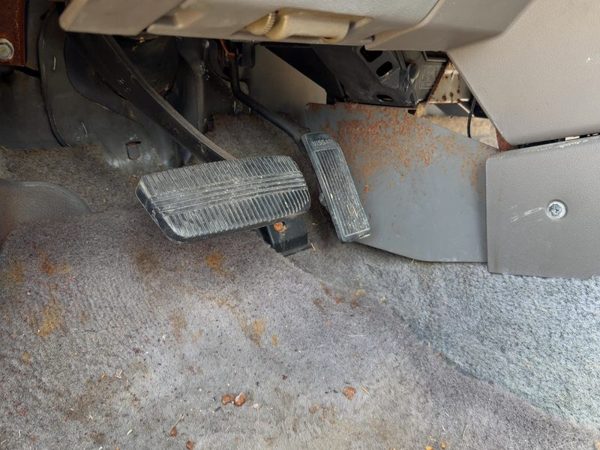 1985-1988 Nissan Maxima Gas Pedal Assembly Oem Accelerator 4Dr Sedan — photo 1