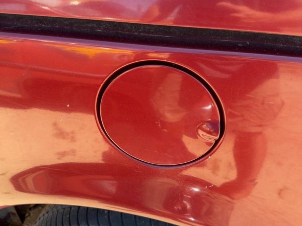 1997-2005 Chevy Venture Fuel Tank Door With Hinge Gas Lid Oem Filler Redfire 72U — photo 2