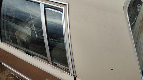 81-83 Malibu Driver Left Rear Vent Window Back Door Glass With Frame 4 Door — photo 2