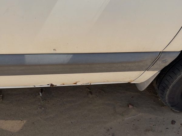 96-99 Town & Country Passenger Right Front Moulding From Door Oem Cladding 4Dr — photo 2