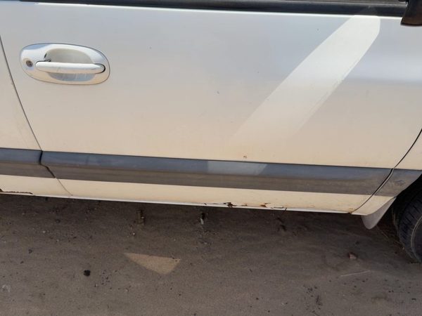 96-99 Town & Country Passenger Right Front Moulding From Door Oem Cladding 4Dr — photo 1