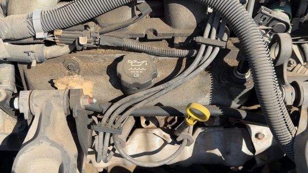 1997-2002 Buick Century Front Valve Cover Oem 3.1L 24504669 — photo 2