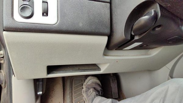 2007-2009 Chevy Equinox Lower Dash Under Column Knee Bolster Trim Panel Gray 142 — photo 1