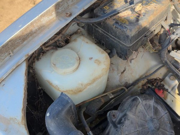 1988-1995 Isuzu Pup Windshield Washer Fluid Reservoir With Pump Oem Wiper Tank — photo 3