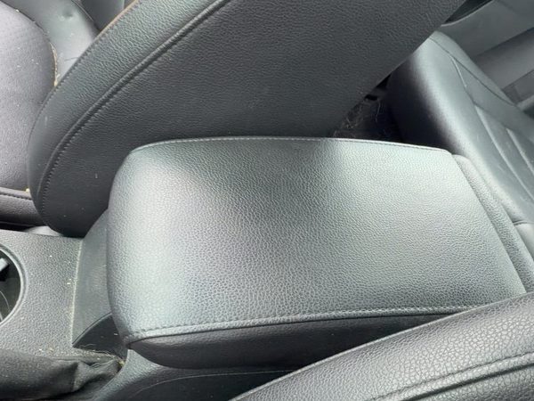 2012-2018 Vw Jetta Center Console Lid Only Oem Arm Rest Fold Down Black — photo 1