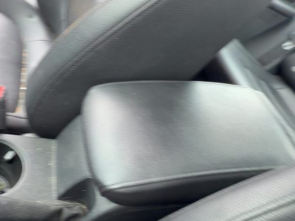 2012-2018 Vw Jetta Center Console Lid Only Oem Arm Rest Fold Down Black — photo 4