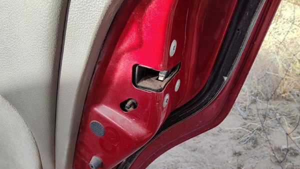 2002-2006 Nissan Altima Passenger Right Rear Door Latch With Rods/Cables Back — photo 1