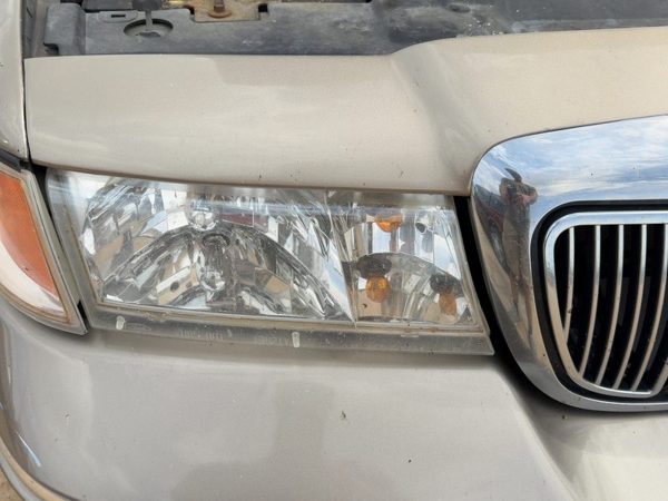 2002 Mercury Grand Marquis Headlamp Assembly RH — photo 2