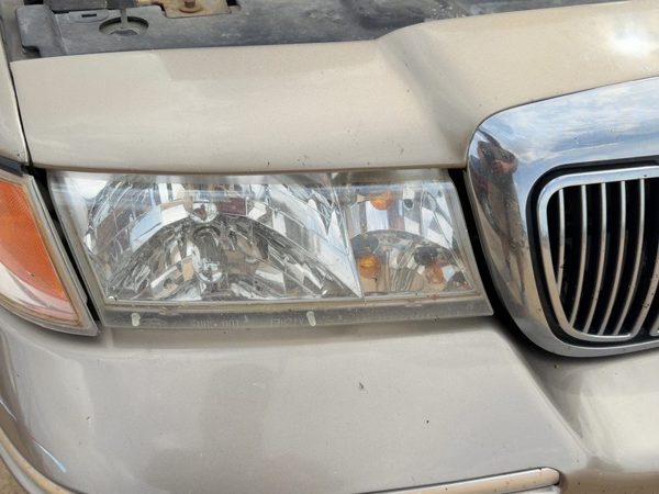 2002 Mercury Grand Marquis Headlamp Assembly RH — photo 4