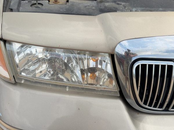 2002 Mercury Grand Marquis Headlamp Assembly RH — photo 3