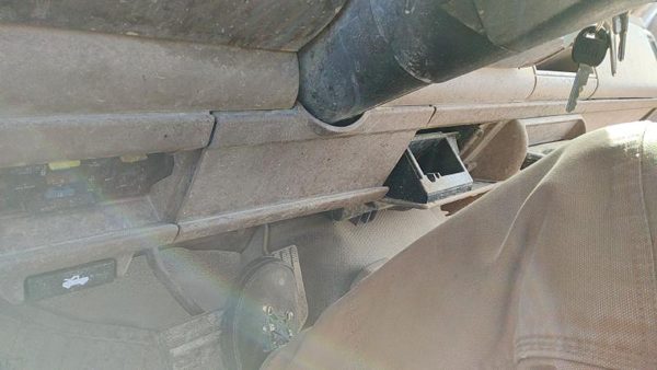 92-94 Chevy Silverado 1500 Lower Dash Under Column Knee Bolster Trim Panel Tan — photo 3