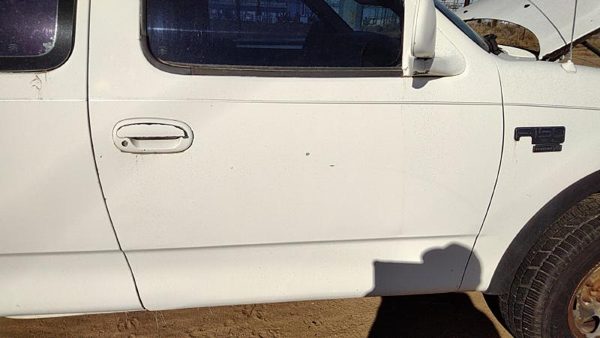 1999 Ford F-150 Front Door RH White Yz — photo 2