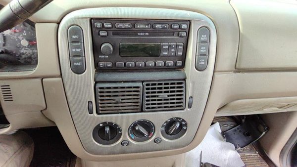 2004-2005 Ford Explorer Trim Bezel Around Radio Surround Dash Panel Oem — photo 1