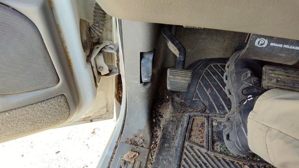 99-06 Chevy Silverado 1500 Driver Left Lower Kick Trim Panel Oem Gray 92D — photo 3