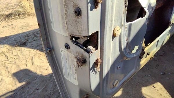 1985 Pontiac Sunbird Driver Left Front Door Latch With Rods/Cables Oem — photo 2