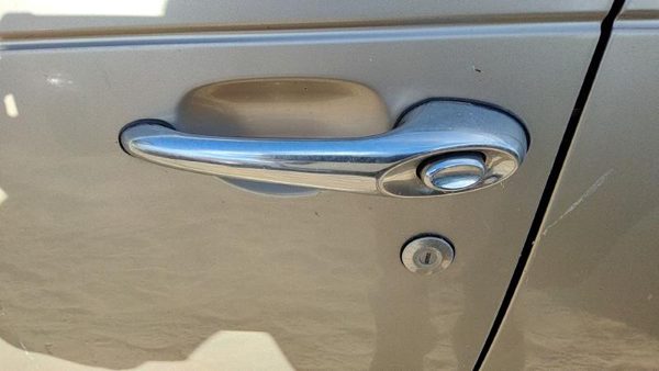 2002 Chrysler PT Cruiser Outside Door Handle LH Pkj Light Almond — photo 1