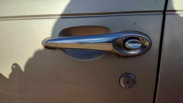 2002 Chrysler PT Cruiser Outside Door Handle LH Pkj Light Almond — photo 2