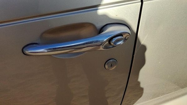 2002 Chrysler PT Cruiser Outside Door Handle LH Pkj Light Almond — photo 4