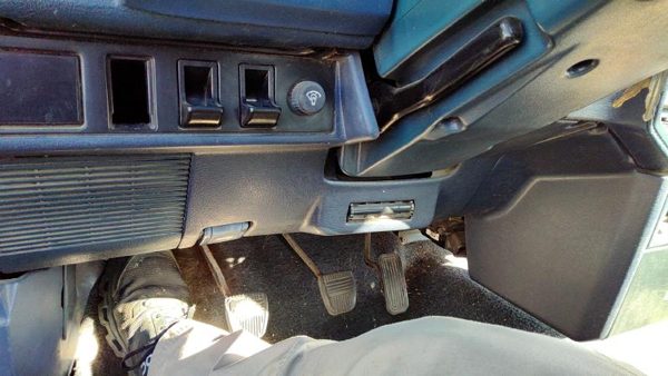 1985-1986 Toyota Camry Lower Dash Under Column Knee Bolster Trim Panel Oem Blue — photo 1