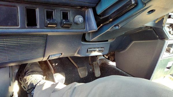 1985-1986 Toyota Camry Lower Dash Under Column Knee Bolster Trim Panel Oem Blue — photo 4