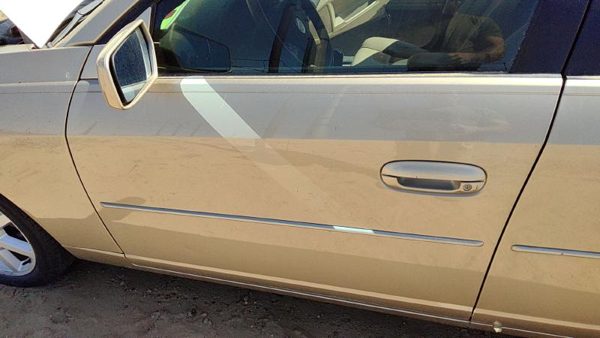 2005 Cadillac CTS Front Door LH Sand Storm 61U — photo 1